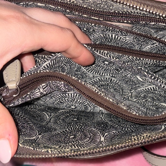 BRIGHTON FERRARA VELLA NOVA DOMED STUDDED BEECHWOOD CROSSBODY ORGANIZER BAG - Picture 13 of 16